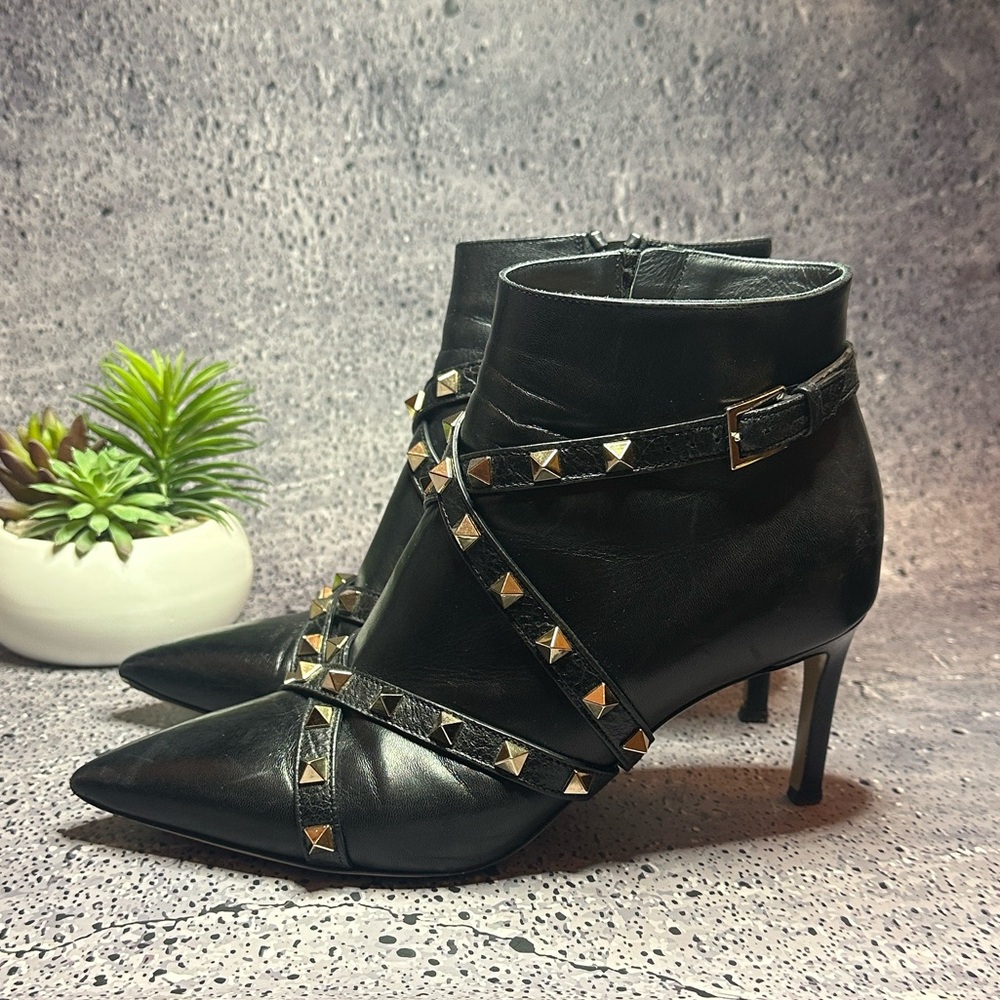 Valentino Garavani Black Rockstud Ankle Boots in rare size 37.5 (Fits US 7) - Picture 5 of 12